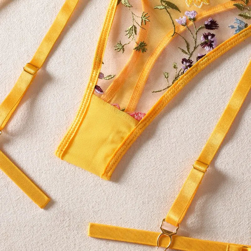 Daisy Dessous-Set aus französischer Spitze mit zarten Blumen-Details