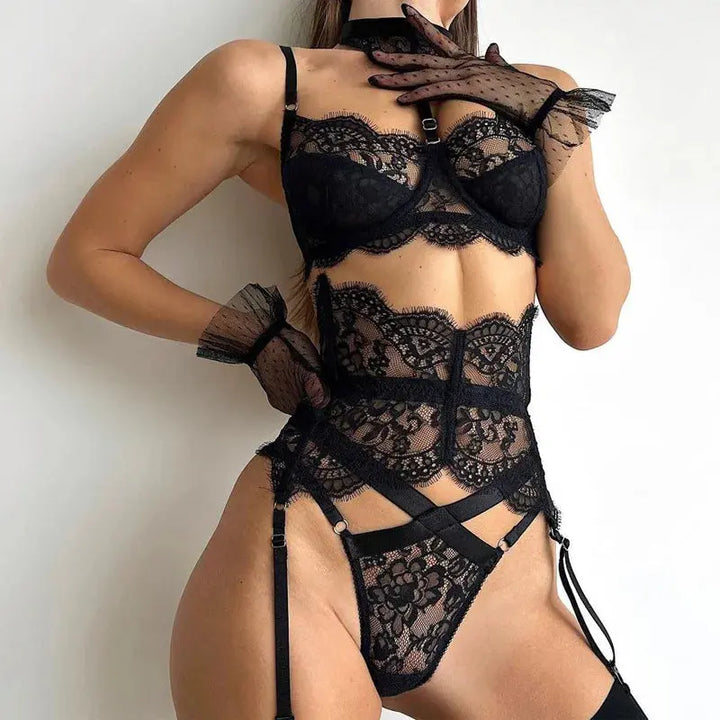 Body aus Spitze mit Riemchen, Cut-outs, Strapsen und passenden Spitzenhandschuhen
