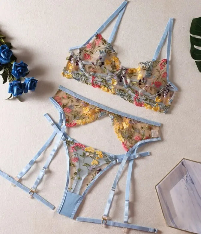Daisy Dessous-Set aus französischer Spitze mit zarten Blumen-Details