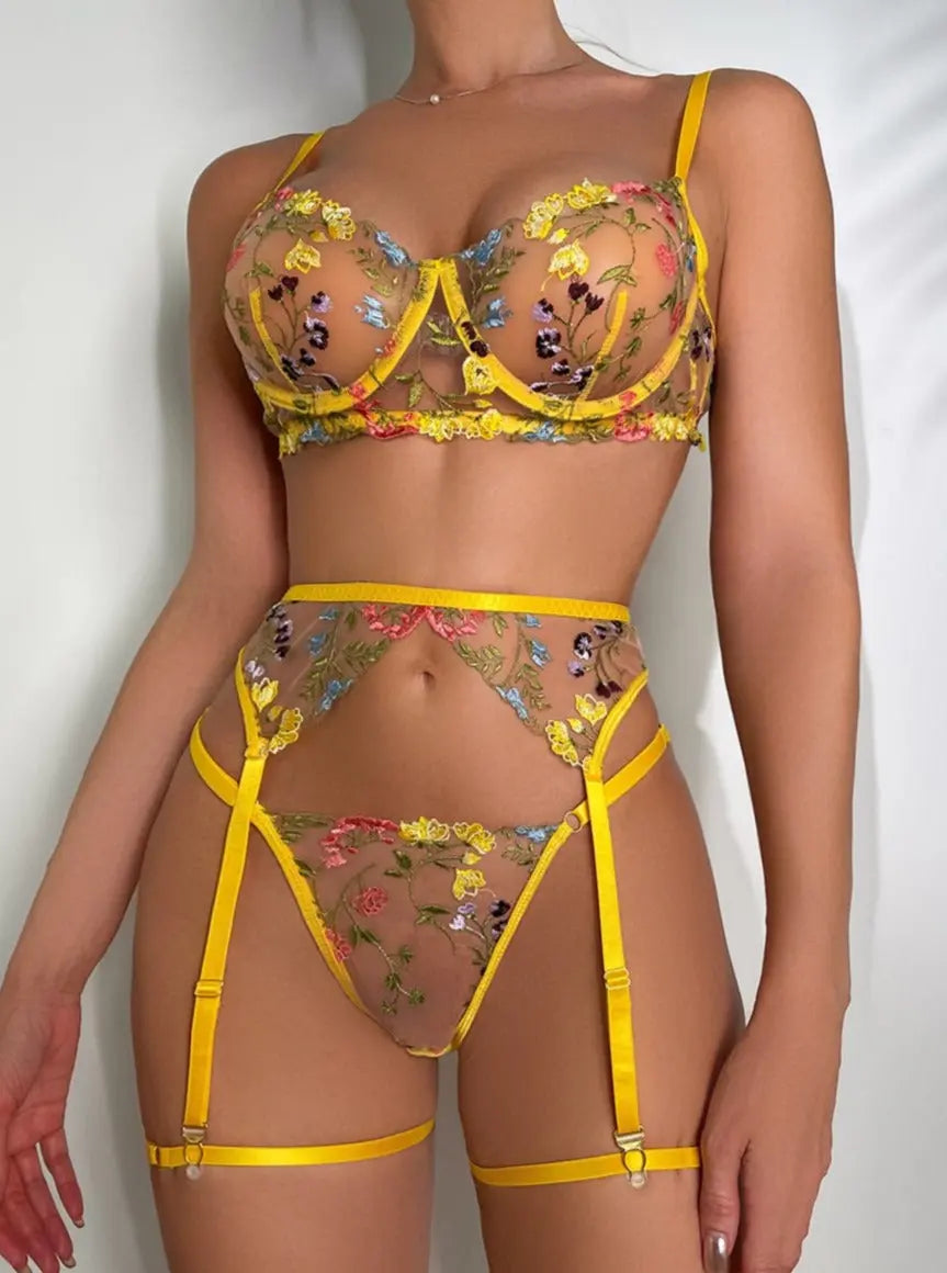 Daisy Dessous-Set aus französischer Spitze mit zarten Blumen-Details