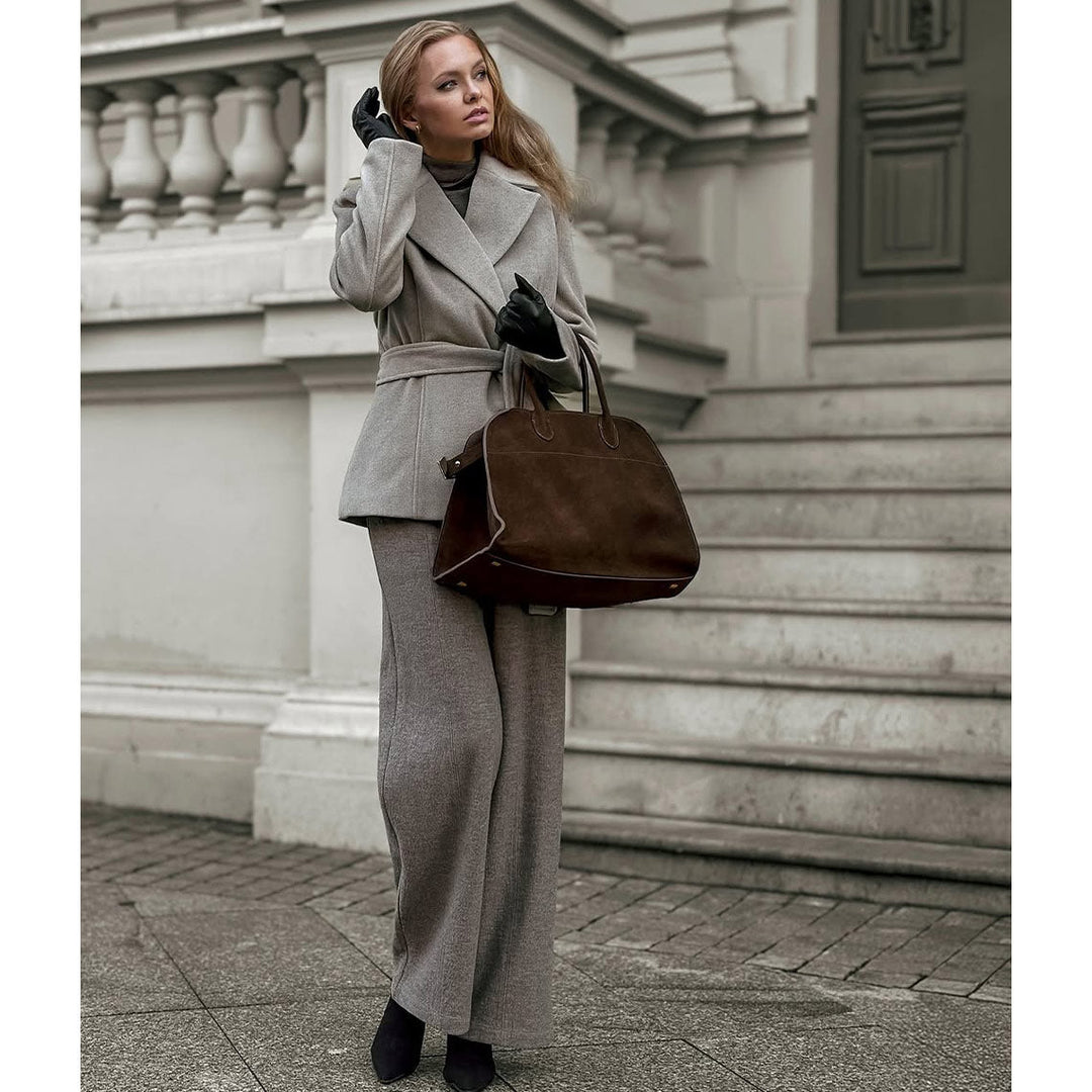 Margo Handtasche aus Wildleder mit Henkeln und goldfarbenen Beschlägen