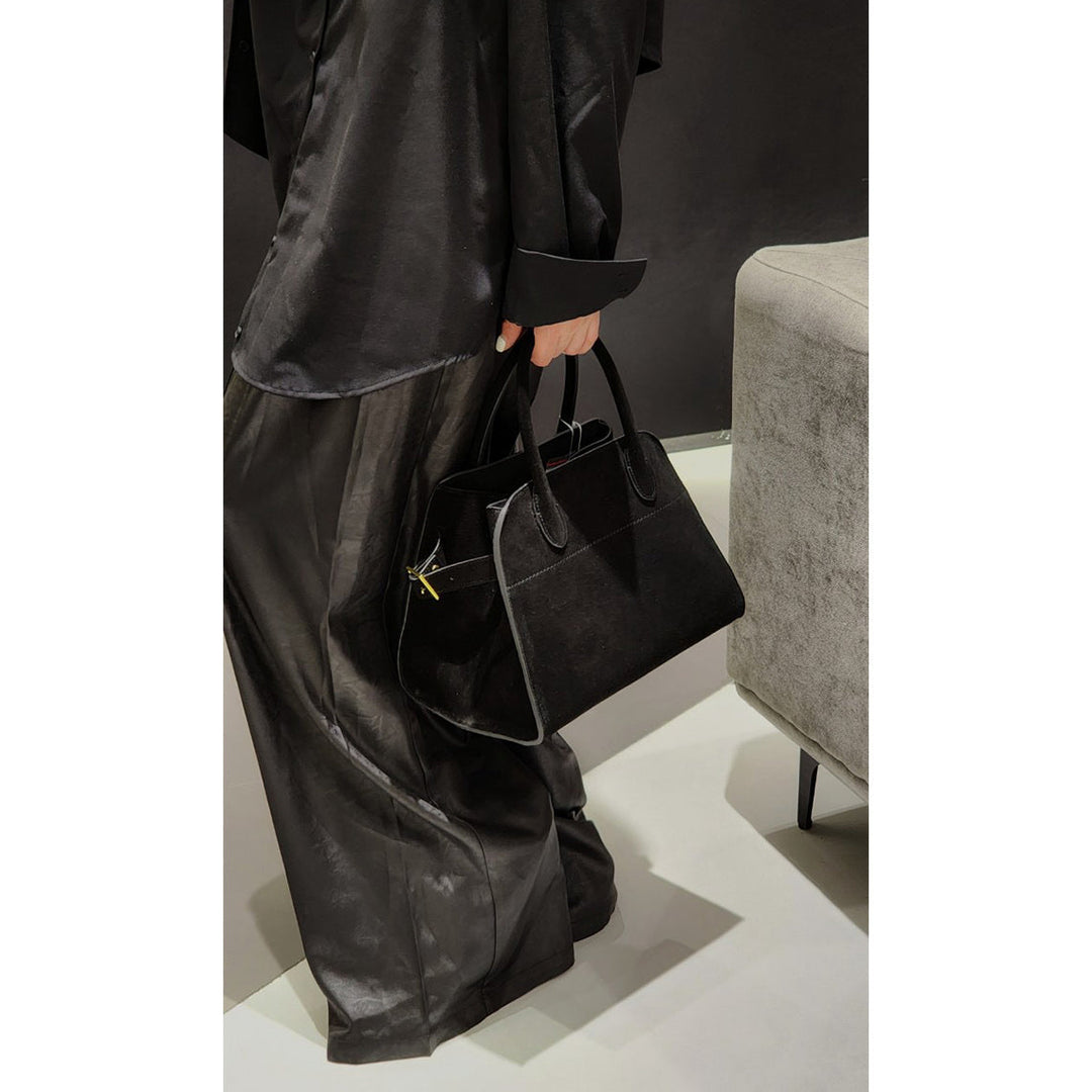 Margo Handtasche aus Wildleder mit Henkeln und goldfarbenen Beschlägen
