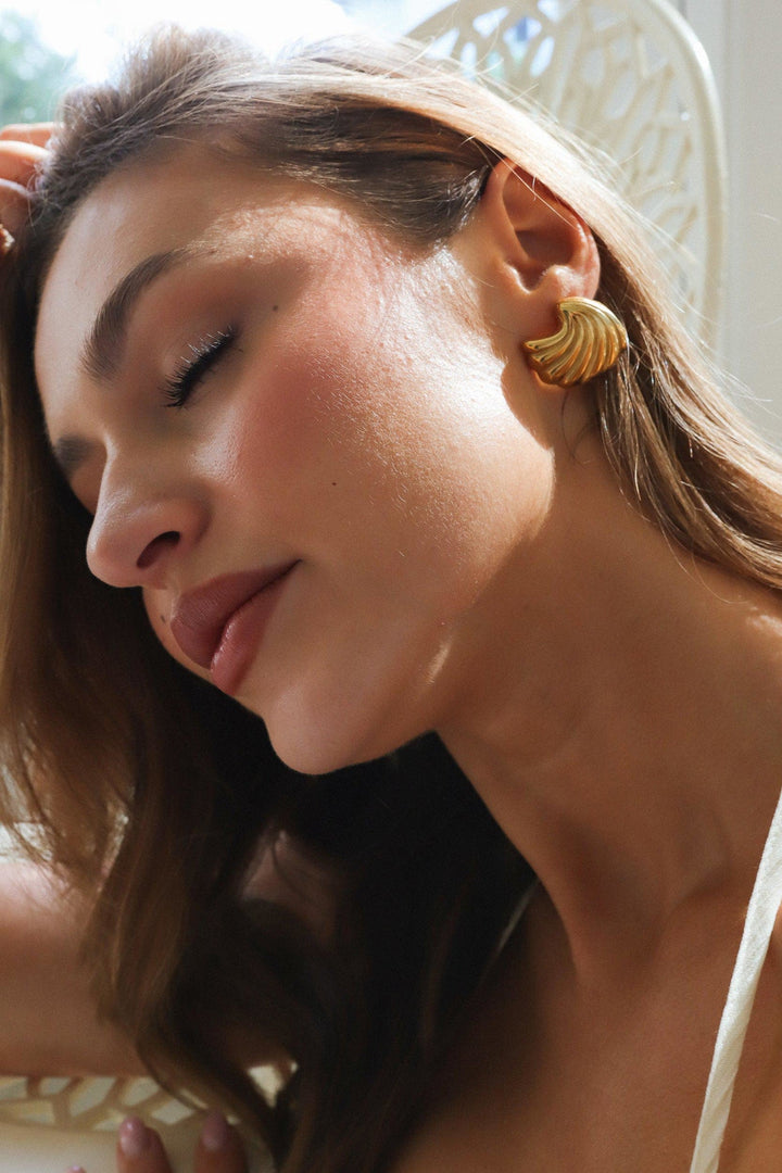 Emery | Gold Muschel-Ohrringe