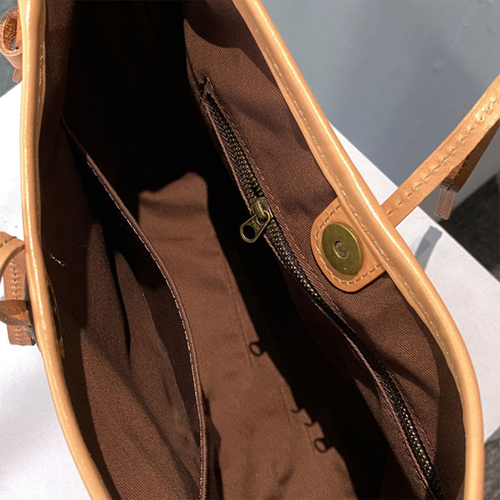 Carry-Schultertasche aus pflanzlich gegerbtem Leder mit verstellbarem Riemen