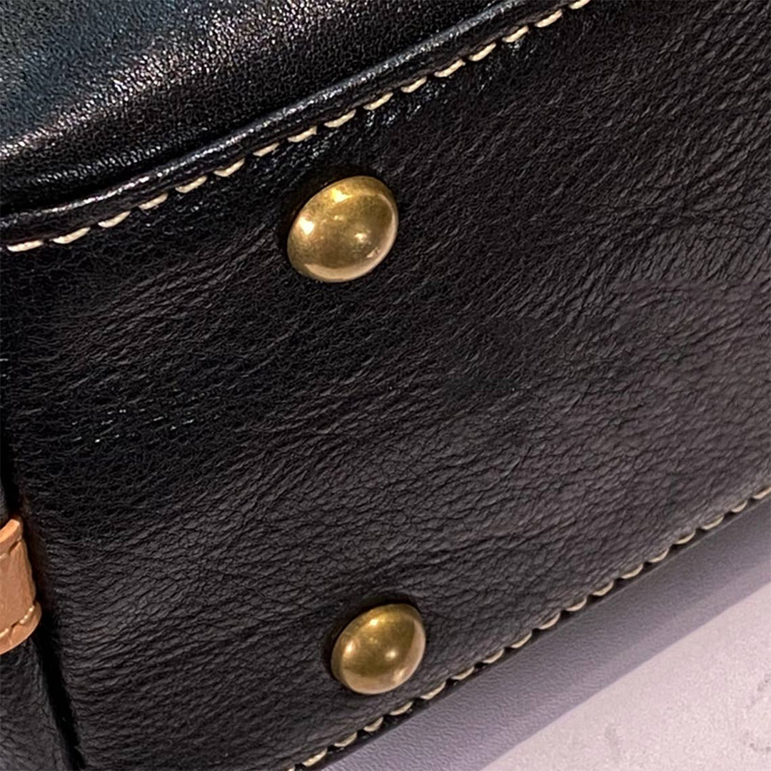 Carry-Schultertasche aus pflanzlich gegerbtem Leder mit verstellbarem Riemen