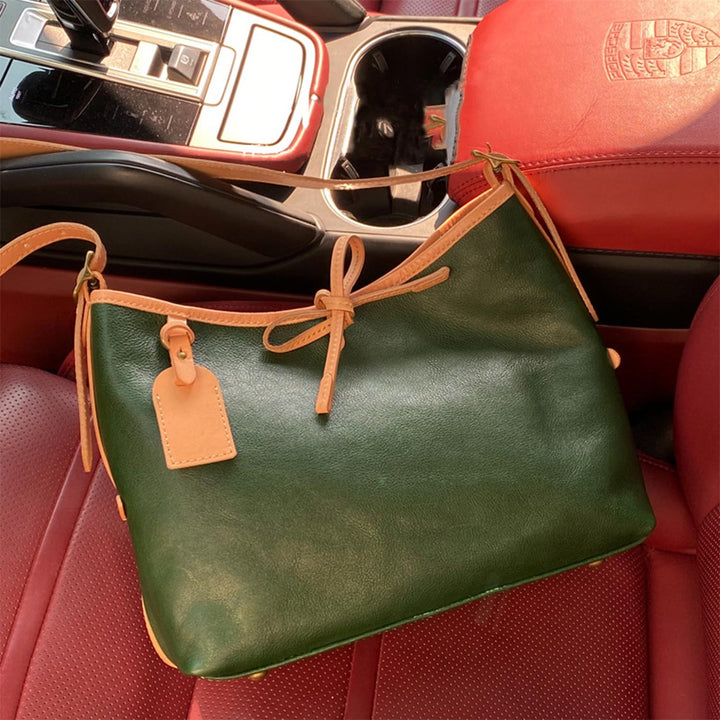 Carry-Schultertasche aus pflanzlich gegerbtem Leder mit verstellbarem Riemen