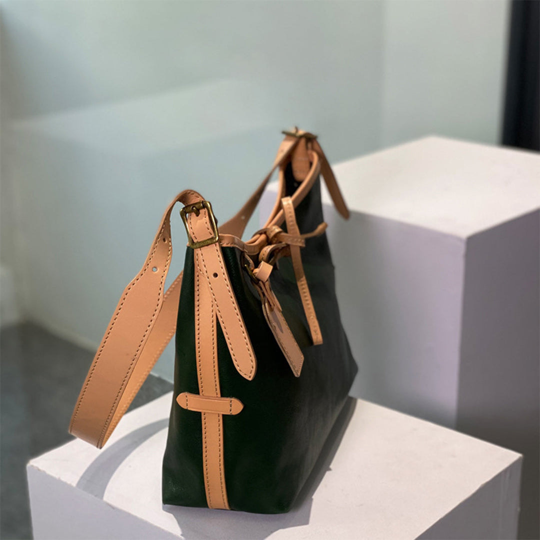 Carry-Schultertasche aus pflanzlich gegerbtem Leder mit verstellbarem Riemen
