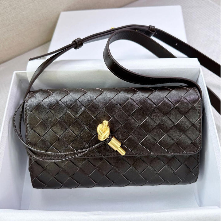 Geflochtene Intrecciato-Schultertasche aus Lammleder mit goldfarbenen Beschlägen
