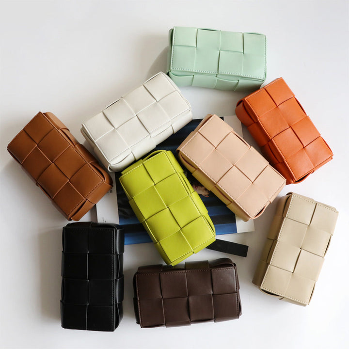 Intrecciato Candy Umhängetasche aus geflochtenem Leder mit breitem Riemen