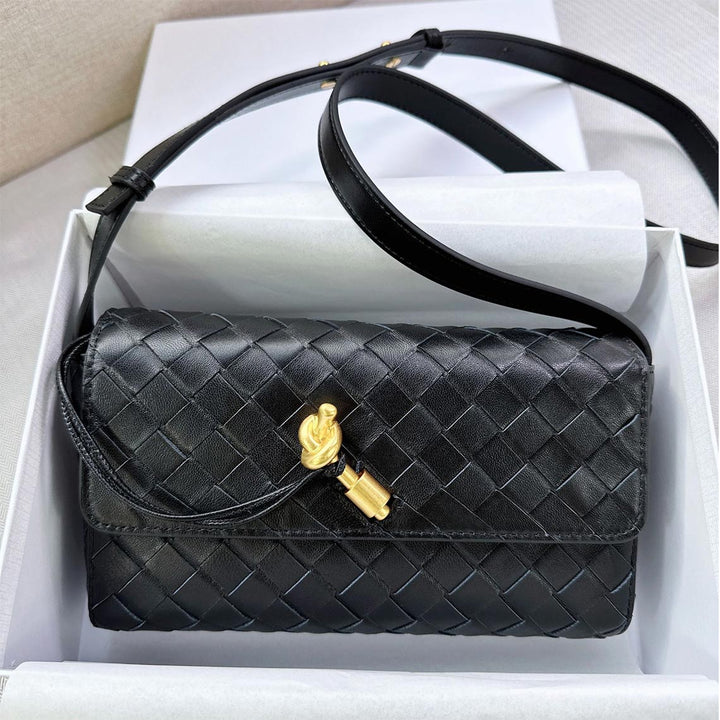Geflochtene Intrecciato-Schultertasche aus Lammleder mit goldfarbenen Beschlägen