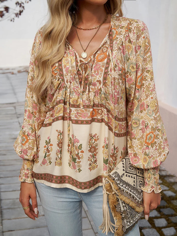 Sallie Fließendes Bohemian-Top mit Blumenmuster – Für einen entspannten, blumigen Stil