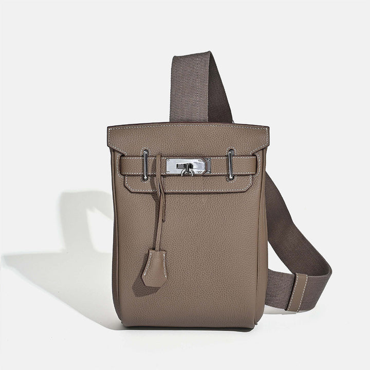 New Kelli Gürteltasche aus Narbenleder mit silbernem Drehverschluss