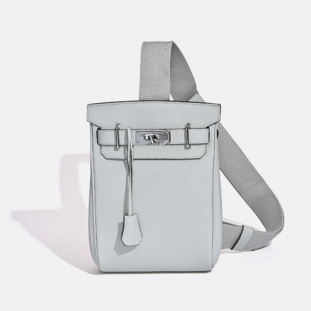 New Kelli Gürteltasche aus Narbenleder mit silbernem Drehverschluss
