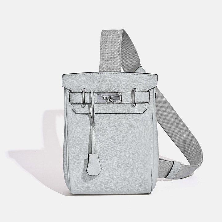 New Kelli Gürteltasche aus Narbenleder mit silbernem Drehverschluss