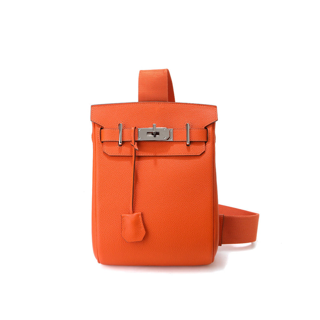 New Kelli Gürteltasche aus Narbenleder mit silbernem Drehverschluss