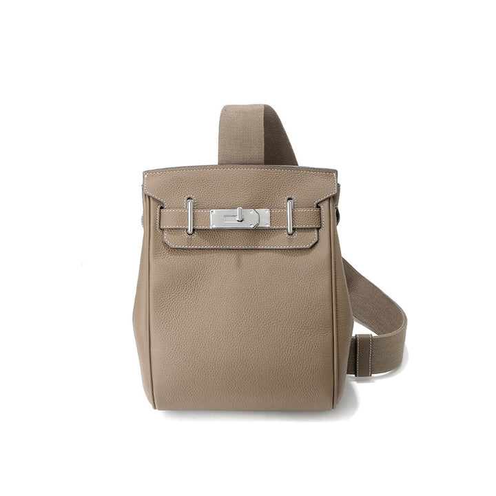 New Kelli Gürteltasche aus Narbenleder mit silbernem Drehverschluss