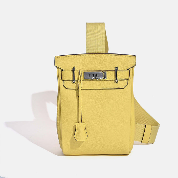 New Kelli Gürteltasche aus Narbenleder mit silbernem Drehverschluss