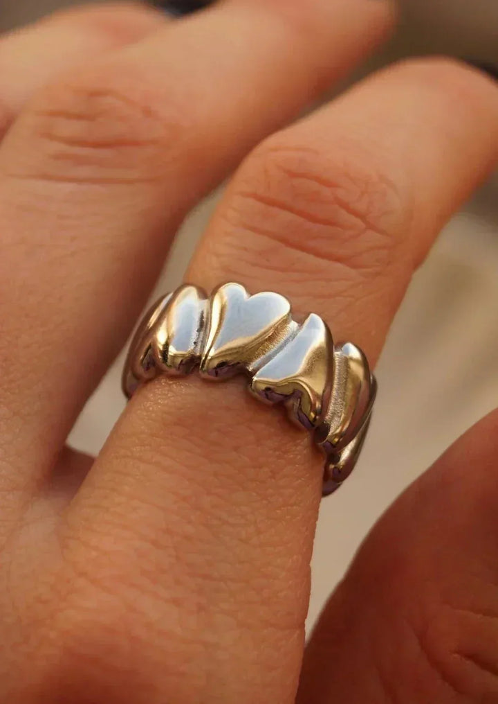 Hazel | Ring mit umlaufendem Herz