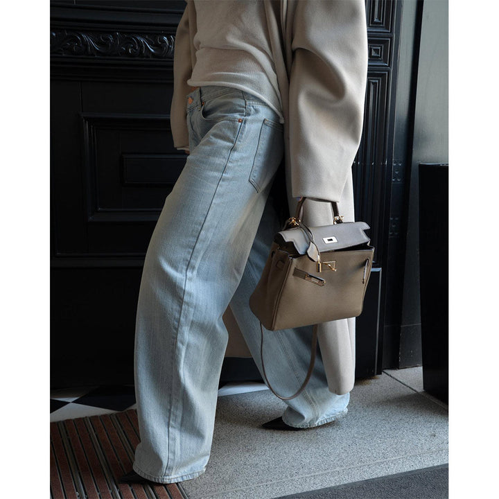 Kelli-Tasche aus Narbenleder mit Henkel, Schulterriemen und goldfarbenem Drehverschluss