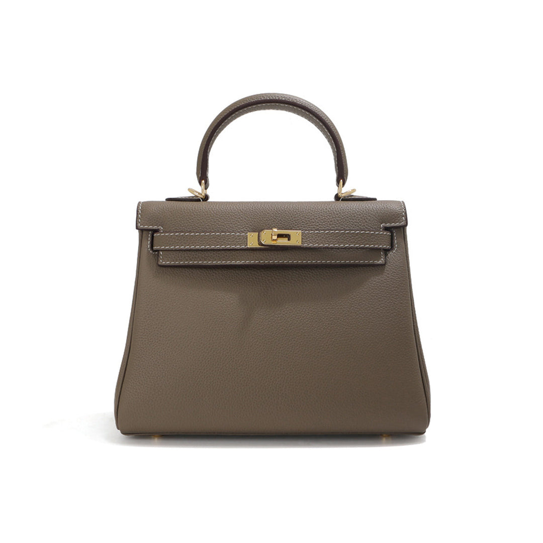 Kelli-Tasche aus Narbenleder mit Henkel, Schulterriemen und goldfarbenem Drehverschluss