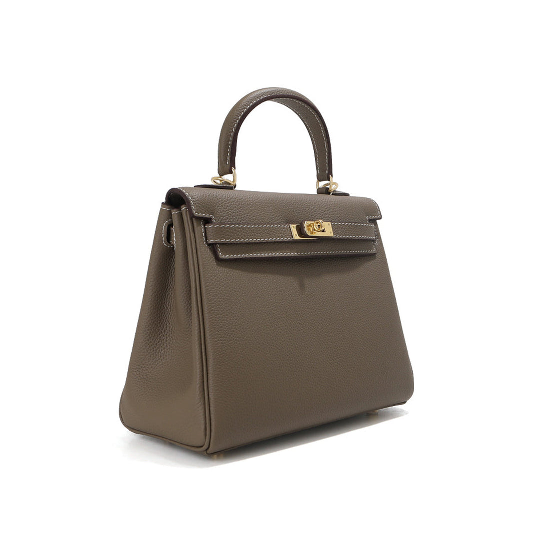 Kelli-Tasche aus Narbenleder mit Henkel, Schulterriemen und goldfarbenem Drehverschluss