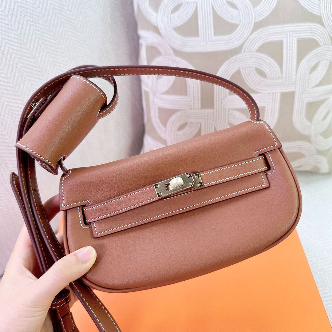 New Kelli Satteltasche aus Narbenleder mit Mini-Pouch am Riemen