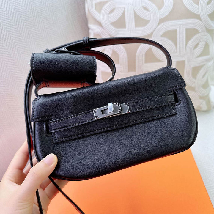 New Kelli Satteltasche aus Narbenleder mit Mini-Pouch am Riemen