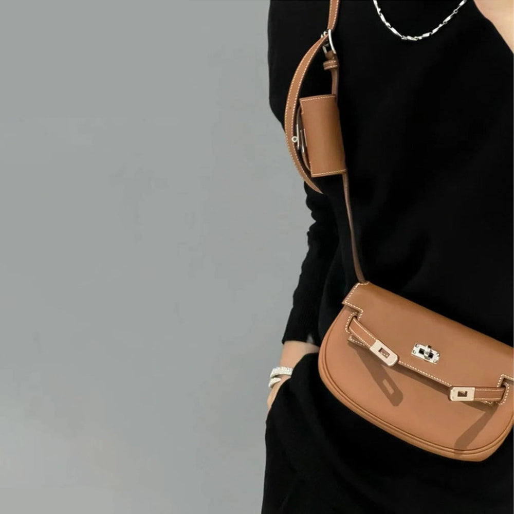 New Kelli Satteltasche aus Narbenleder mit Mini-Pouch am Riemen