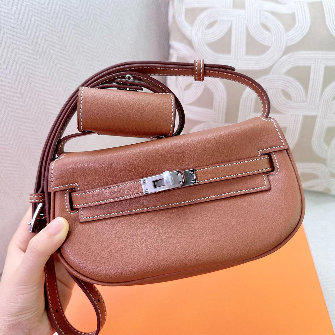 New Kelli Satteltasche aus Narbenleder mit Mini-Pouch am Riemen
