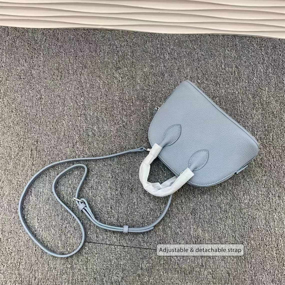Mini Bowling-Handtasche aus Narbenleder mit silbernen Beschlägen