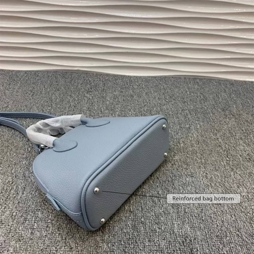 Mini Bowling-Handtasche aus Narbenleder mit silbernen Beschlägen