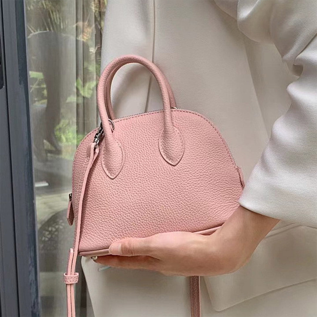Mini Bowling-Handtasche aus Narbenleder mit silbernen Beschlägen