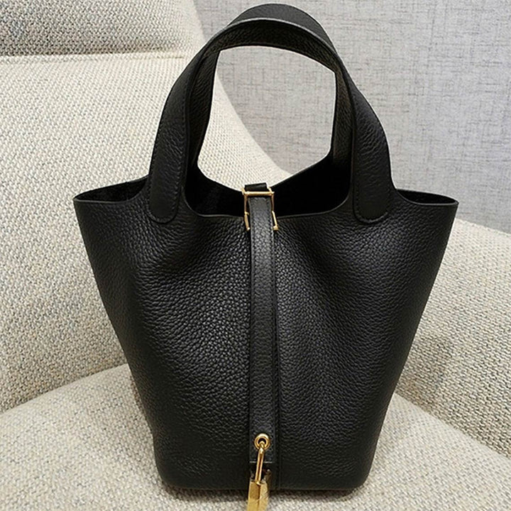 Picotin Lock-Handtasche aus genarbtem Narbenleder mit goldfarbenen Beschlägen