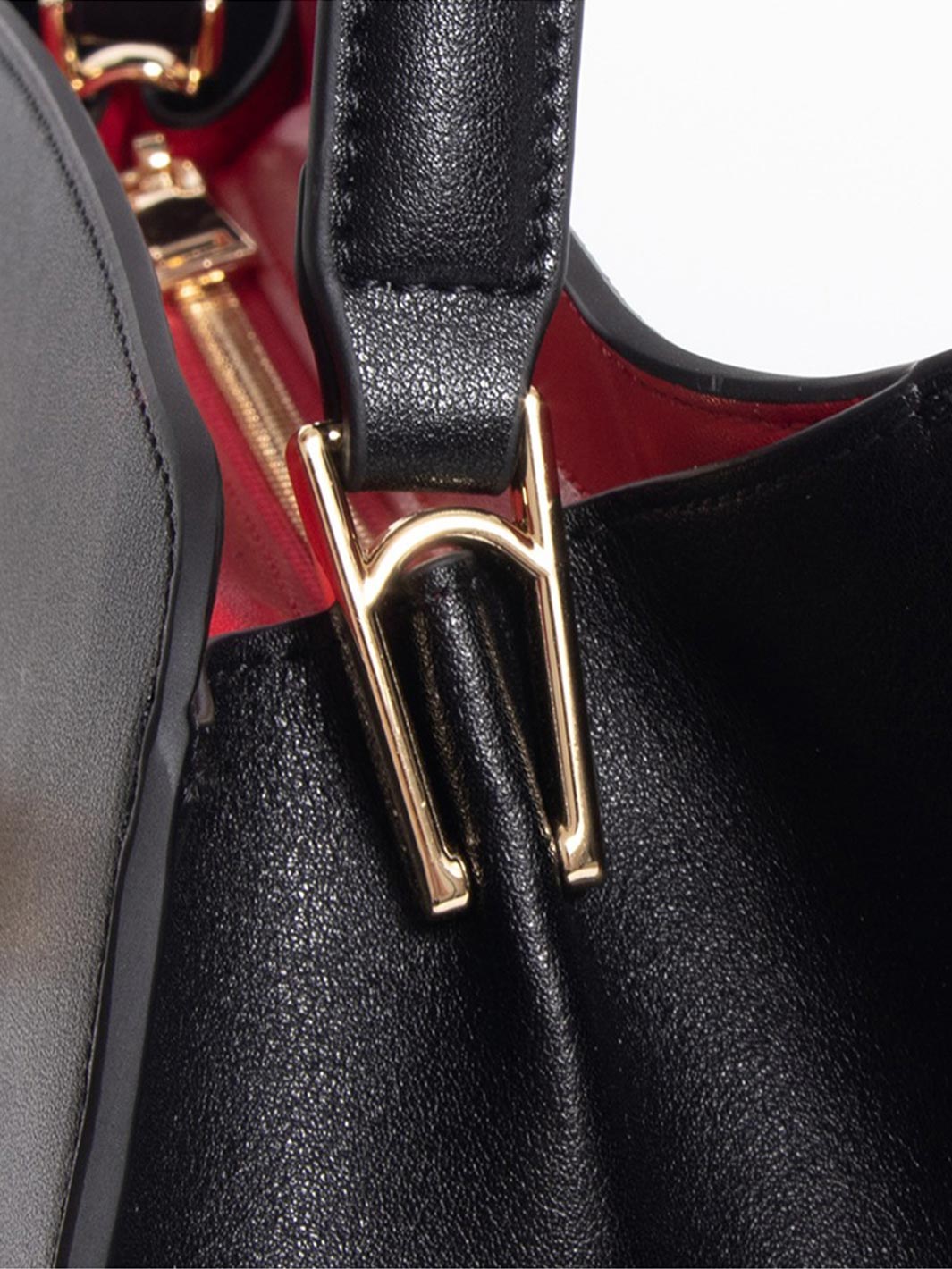 East-West Schultertasche für Damen mit länglicher rechteckiger Form